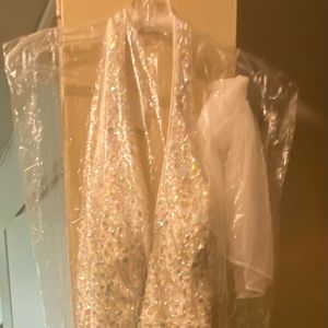 Brand new wedding dress